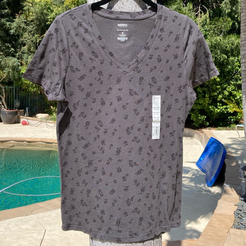 Sonoma Short Sleeve V Neck Tee Women Small